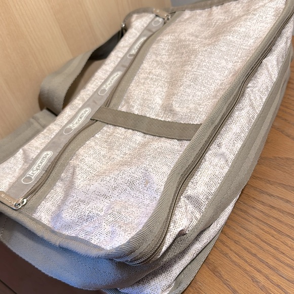 LeSportSac Crossbody Nylon Bag. - Picture 5 of 5